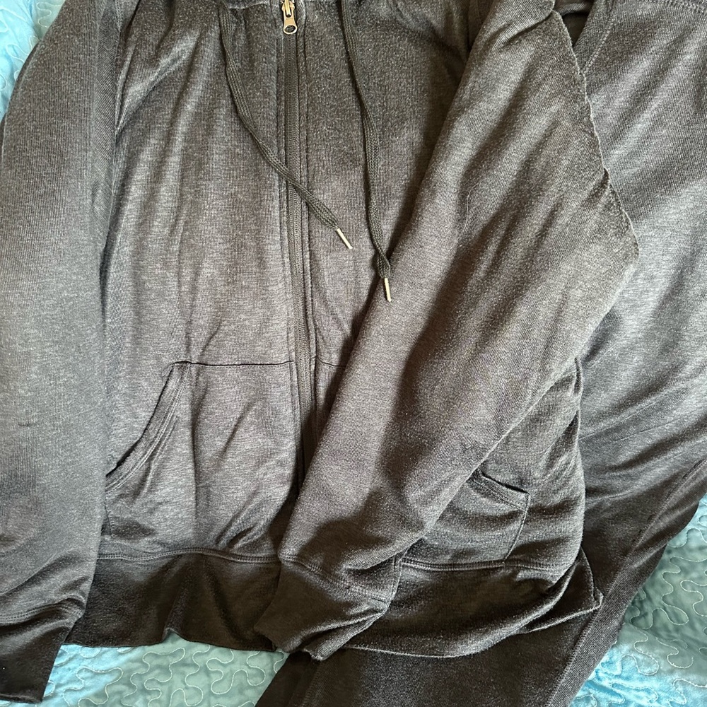 Jogger set. XXL. $9.00